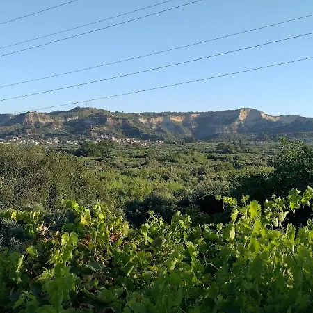 Cute House With Mountain Views Vakantiehuis *