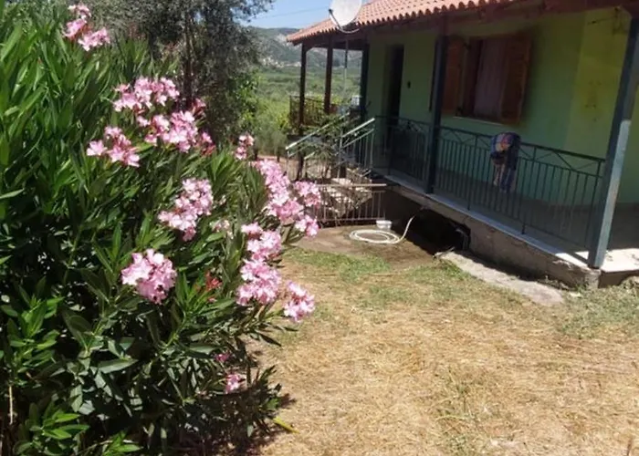 Cute House With Mountain Views